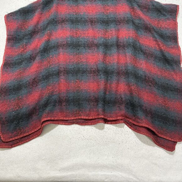 BCBGeneration Women's One Size Poncho Sweater Turtleneck Red Gray Striped Tunic - Picture 10 of 10